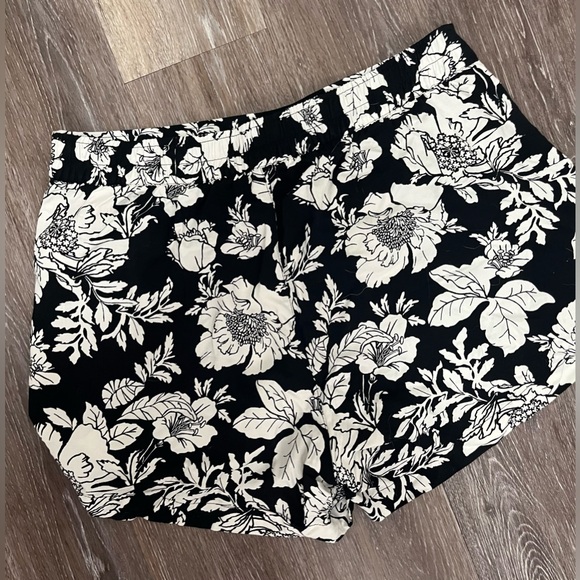 Old Navy Shorts - Picture 4 of 4